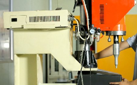 Ultrasonic welding machine