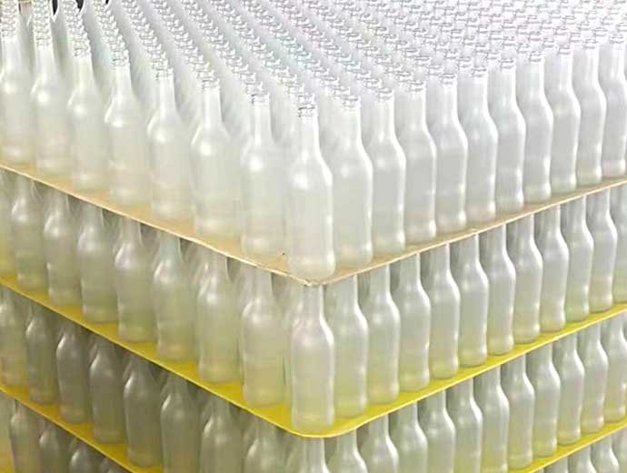 Corrugated plastic sheet edging bottle holder and layer pads-2